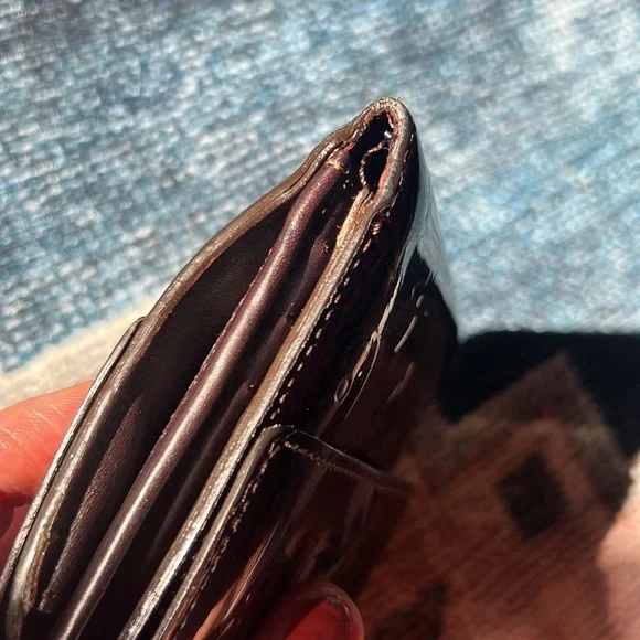 Authentic Louis Vuitton Vernis bi-fold Wallet